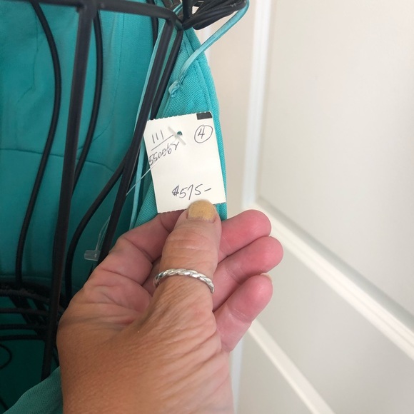 NWT BADGLEY MISCHKA SIZE 4 beaded prom/ formal gown - Picture 7 of 8